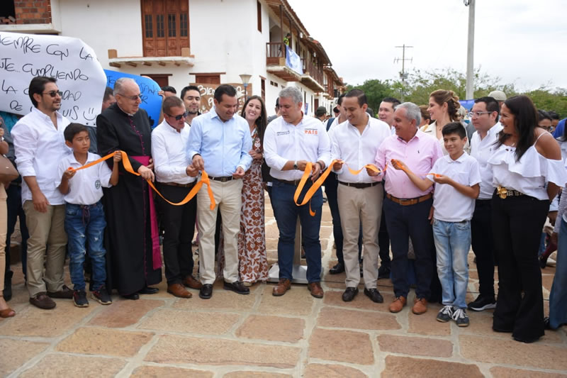 Presidente Iván Duque y Directora de Prosperidad Social entregan a los baricharas su nueva vía de acceso
