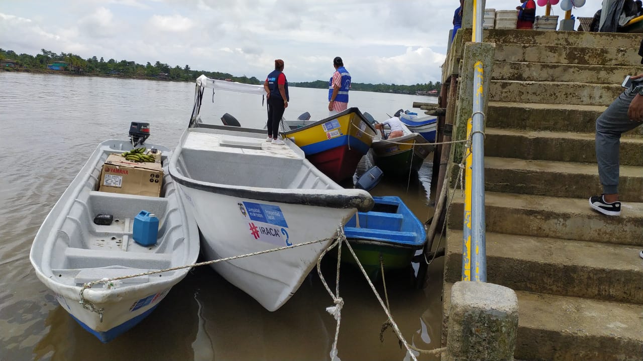 Entrega de lanchas en Chocó