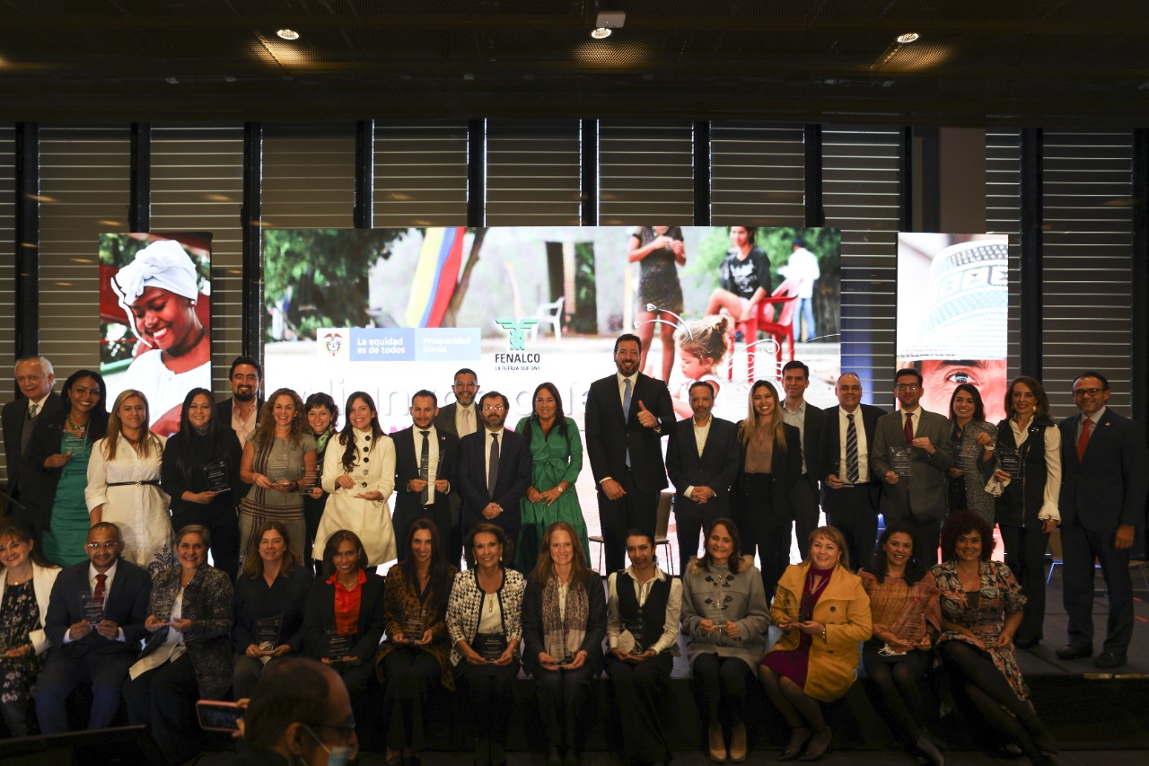 Reconocimiento a las iniciativas, programas y proyectos que aportan a la superación de la pobreza en Colombia