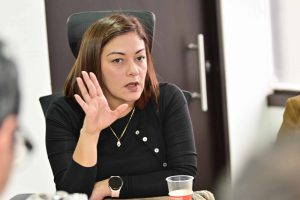 DIRECTORA E