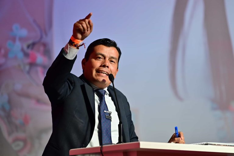 Director Mauricio