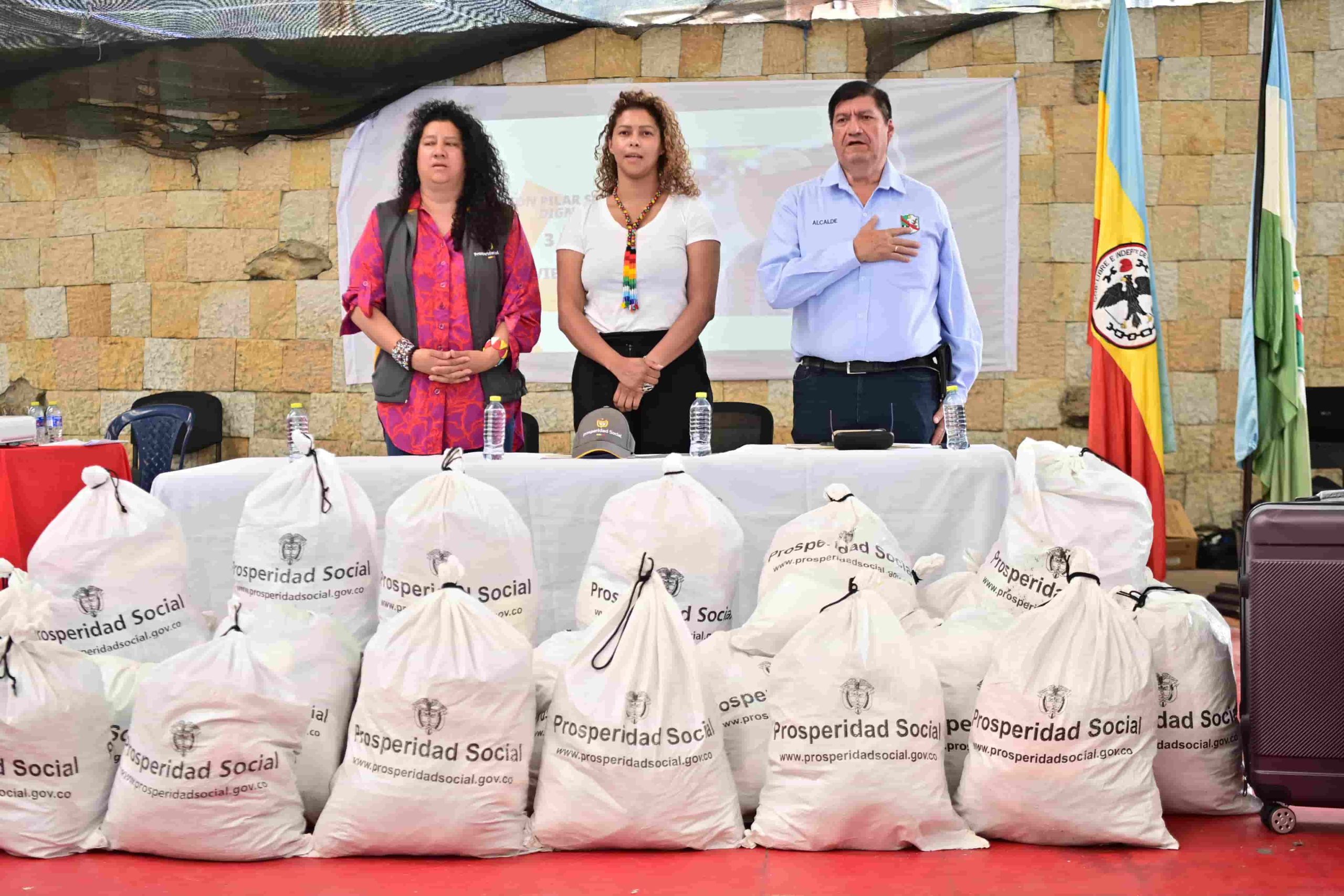 Prosperidad Social y la DIAN entregan mercancías para el bienestar y la justicia social en San Bernardo