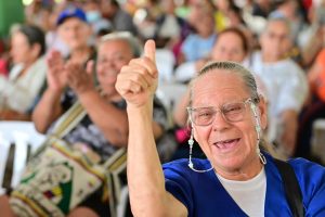 Tres millones de personas mayores empiezan a recibir bono pensional de 230.000 pesos