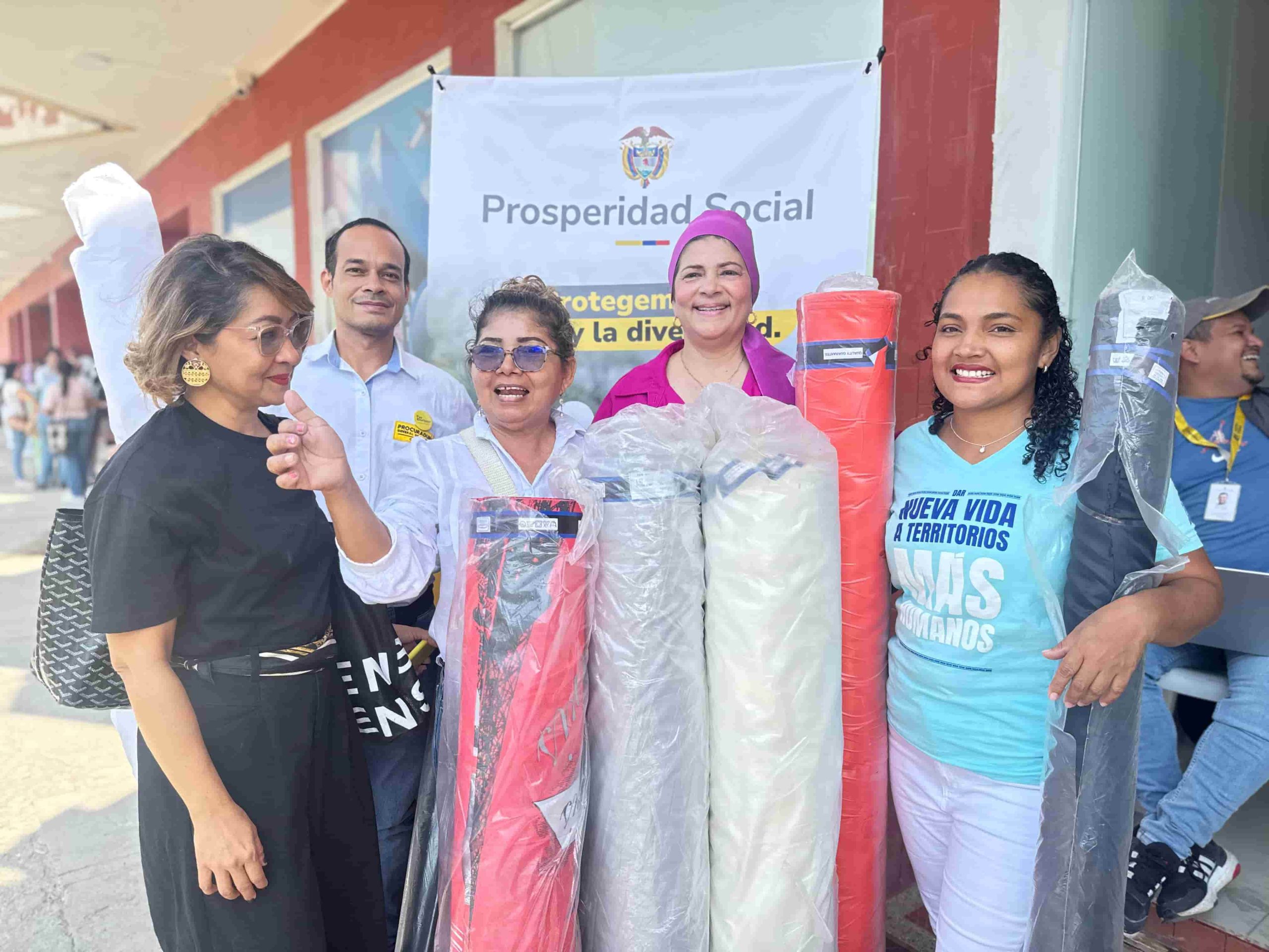 ENTREGA DE TELAS MAGDALENA (2)