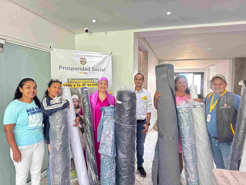 ENTREGA DE TELAS MAGDALENA (5)