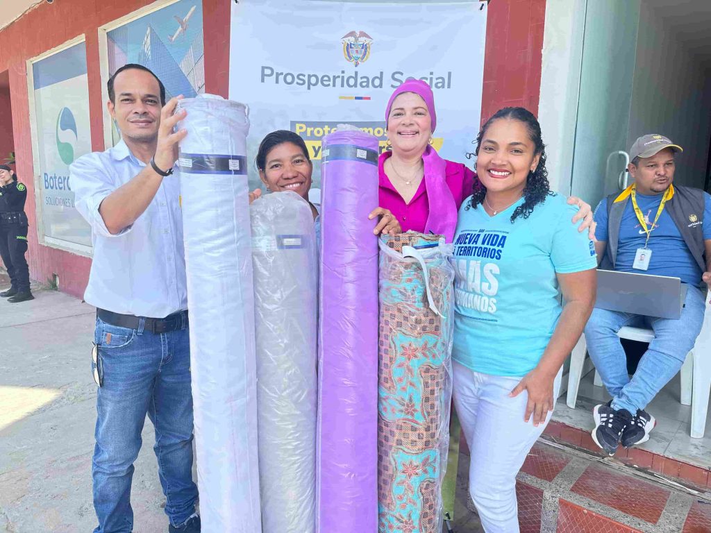 ENTREGA DE TELAS MAGDALENA (6)