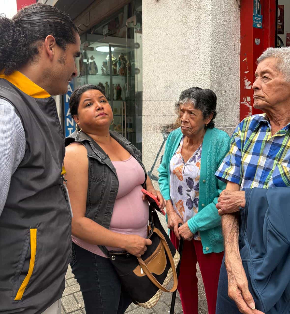 Gerente con adultos Mayores