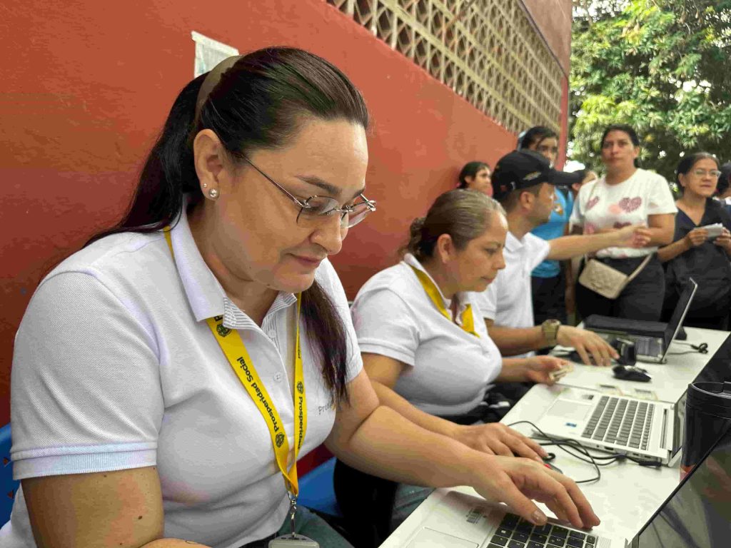 Entrega de alimentos Cali (1)
