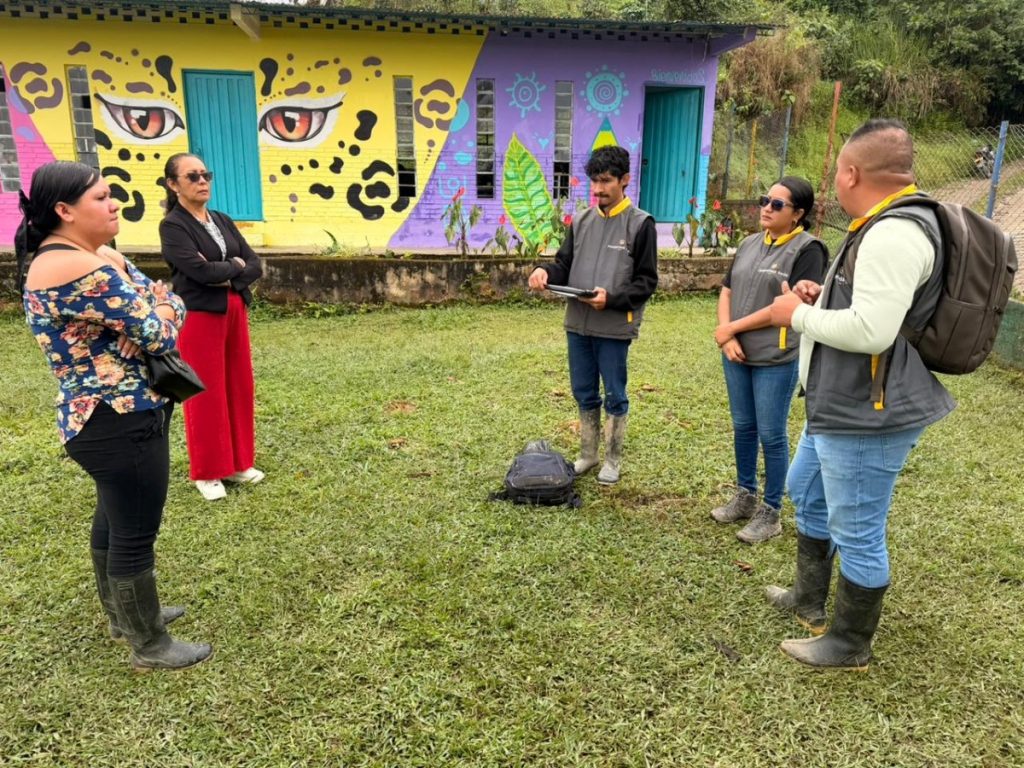 Familias-en-su-tierra-
