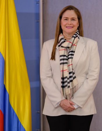 Carolina_Escrucería_Clavijo_Perfil